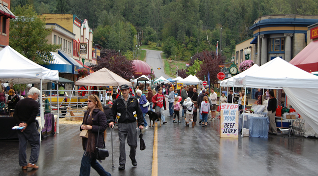 This streetscape gives you some idea of the ebb and flow on Mackenzie Avenue during the New Moon festival. Despite the rain, perhaps as many as a 1,000 came down to enjoy the events. David F. Rooney photo