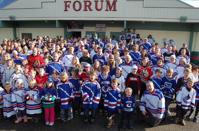 Mayor Dave Raven (front and center) was one of the hundreds of people who turned out to kickoff the Revelstoke Hockeyville 2010 Committee's campaign to win Hockeyville status for the community. If Revelstoke wins the Forum would receive $100,000 in upgrades. Of course, it all depends on Revelstoke winning more support for its bid than the other communities that will be in this year's Kraft Hockeyville contest. David F. Rooney photo