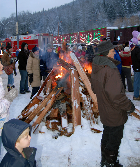 Although the temperature wasn't as bone-chillingly frigid as it had been on the weekend it was still cold enough on Tuesday afternoon that this bonfire was a welcome source of warmth. David F. Rooney photo