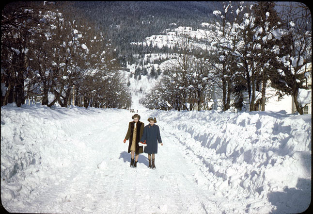 My how times have changed — even in winter. This is Mackenzie Avenue, circa late 1940s. Earle Dickey photograph courtesy of the Revelstoke Museum & Archives