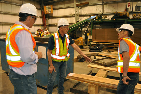 Alan describes to Norm and local campaign manager Bill MacFarlane the way Selkirk Cedar produces its value-added products. David F. Rooney photo