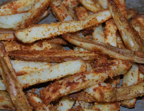 The secret to Unfried Fries is to soak them then coat them before baking. A few crumbs, a little parmesan and some paprika gives a fried look and a crunchy sensation.