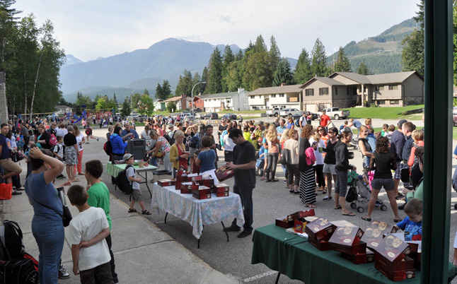 The first day of school at Columbia Park Elementary was marked — as always at Revelstoke's elementary schools — by a Mug and Muffin event giving parents a chance to meet informally with their children's teachers. David F. Rooney photo