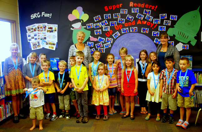 Lynn Welock and Vanessa Ward from the Royal Bank were on hand to present medals to Summer Reading Club members who completed their reading logs over the summer. Lucie Bergeron photo