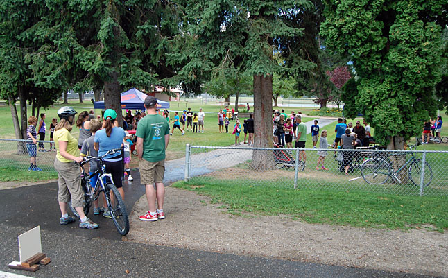 The Revelstoke Credit Union experienced a very busy weekend as it sponsored the annual Grizzly Bear Run and what is fast becoming an annual outdoor movie in the park — both events held on Sunday, August 24, at Queen Elizabeth Park. About 100 people gathered at Queen Elizabeth Park for the annual Revelstoke Credit Union Grizzly Bear Run on Sunday. David F. Rooney photo