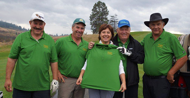PREDATOR RIDGE — Premier Christy  Clark (center) was a god sport as she posed with the BC Liberal Party’s boys from Revelstoke who won a fundraising tournament with a 9-under par score on September 18. The guys having a little fun with Premier Clark are (from left to right): Mike Loukopolous, Lewis Hendricksen, Brett Renaud and Peter Bernacki. Doris Kotscha/Affordable Web Design photo