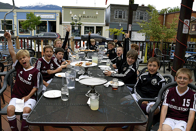 Our hometown boys enjoy a pizza party on the patio at the Village Idiot. Eleanor Wilson photo