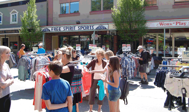 The open-air clothing market at First and Campbell brought out plenty of bargain hunters. David F. Rooney photo