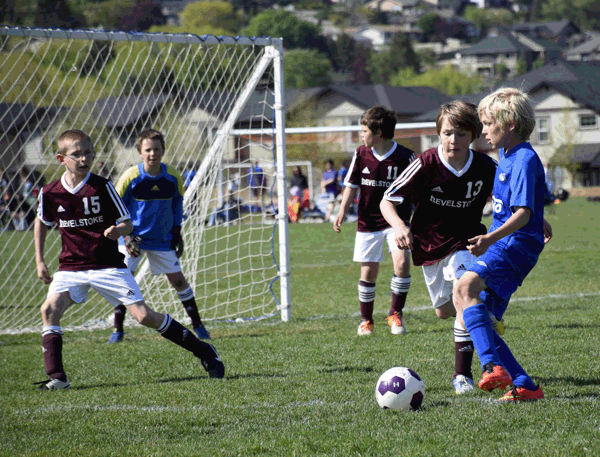 Cole Bibby goes for the ball. Eleanor Wilson photo