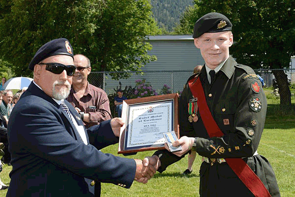 MWO Alex Tilden receives the Royal Canadian Legion Medal of Excellence. Wayne Emde Photography