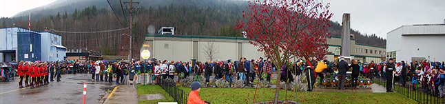 A long line of Revelstokians of all ages and background line up lay wreaths, crosses and even solitary poppies at the cenotaph. Please click on this image to see a larger version. David F. Rooney photo