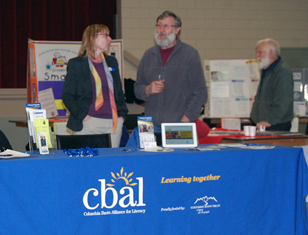 Tracy Spannier of the Columbia Basin Alliance for Literacy and the Forestry Museum's Brian Sumner chat during the Volunteer Fair. David F. Rooney photo