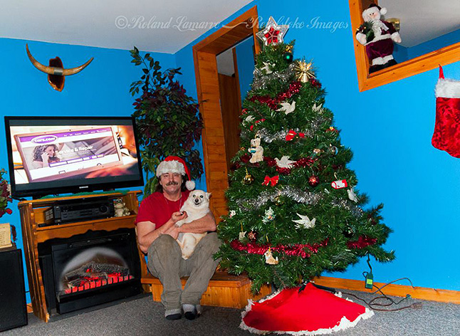 Local photographer Roland Lamarre and his dog Goldie wish all their friends in — and out of — Revelstoke a very Merry Christmas or Joyeux Noel! He also invites everyone to visit his Revelstoke Images Facebook page. Please click on the link below to visit the page and see some of the images of our town that Roland loves. Photo courtesy of Roland Lamarre