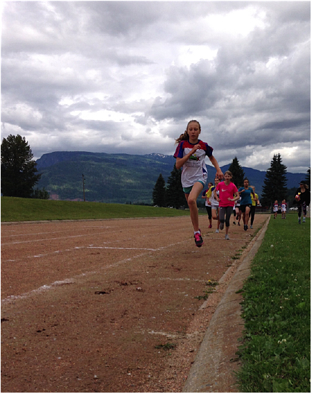 Here’s Rebecca Grabinsky winning the 200 metre race. Photo courtesy of School Distreict 19. Caption by Emily MacLeod, Amelie Delesalle, and Rebecca Grabinsky